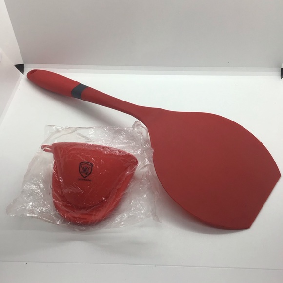 Lot of 2 kitchen tools, one red spatula and pot gripper - Picture 2 of 6